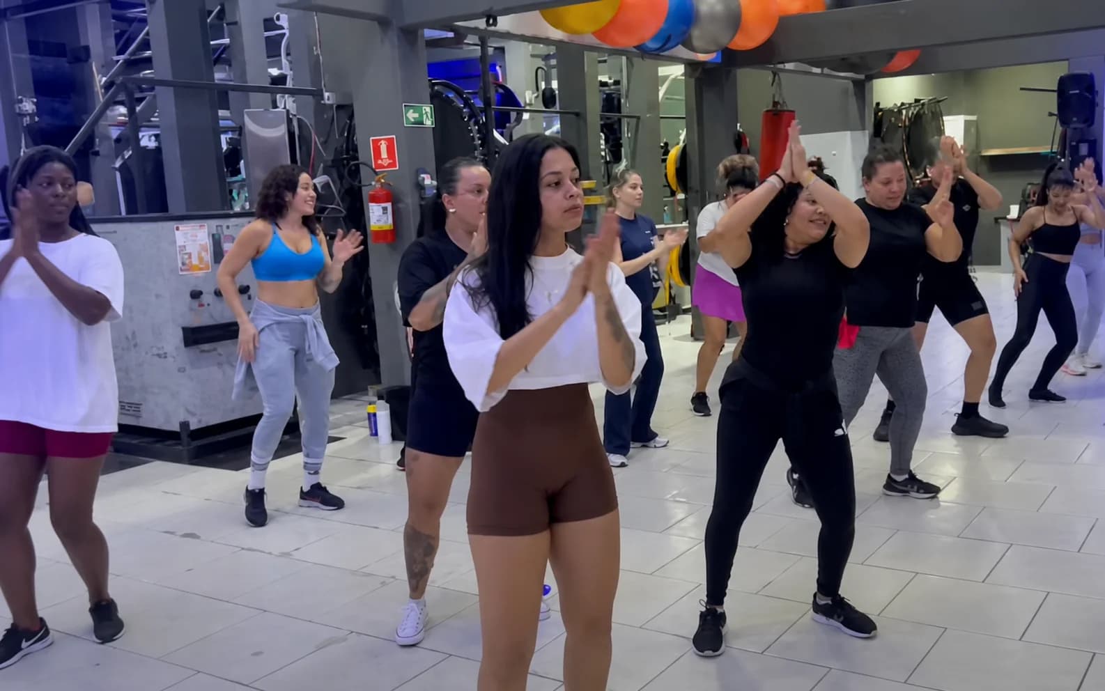 Alunas durante uma atividade acompanhada na Ativa Fit
