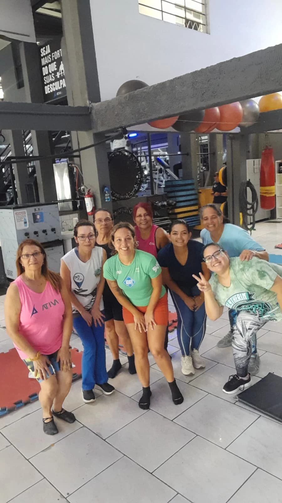 Grupo de alunas reunidas na Ativa Fit após uma atividade coletiva